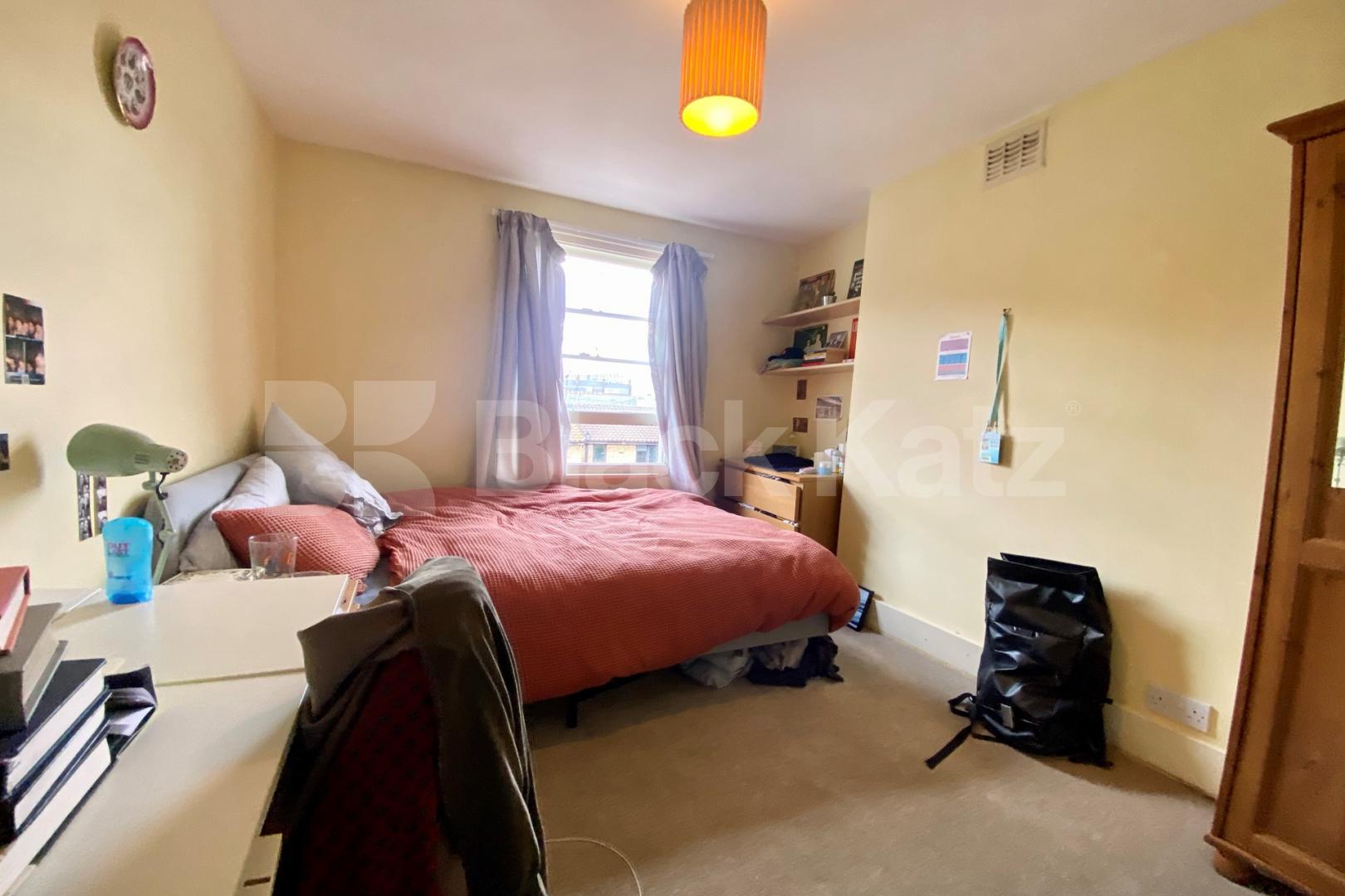 Bright & airy, offering approximately 1050 Sq. Ft.of living & entertaining space Henshaw Street, Elephant and Castle